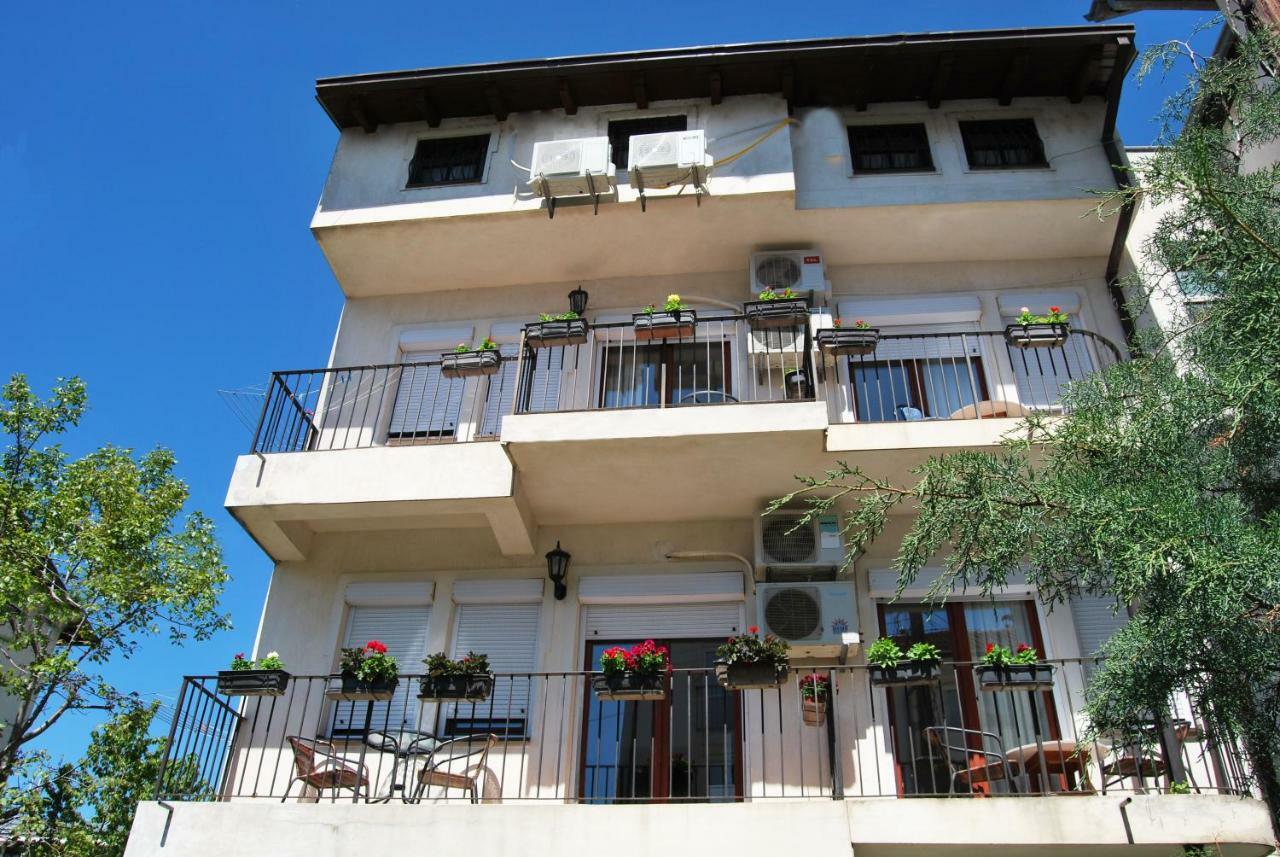 Vila Delfin Охрид Екстериор снимка